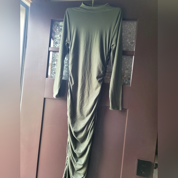 🌟💖Almost Famous Army Green BodyCon Dress 💖🌟 - Picture 2 of 4